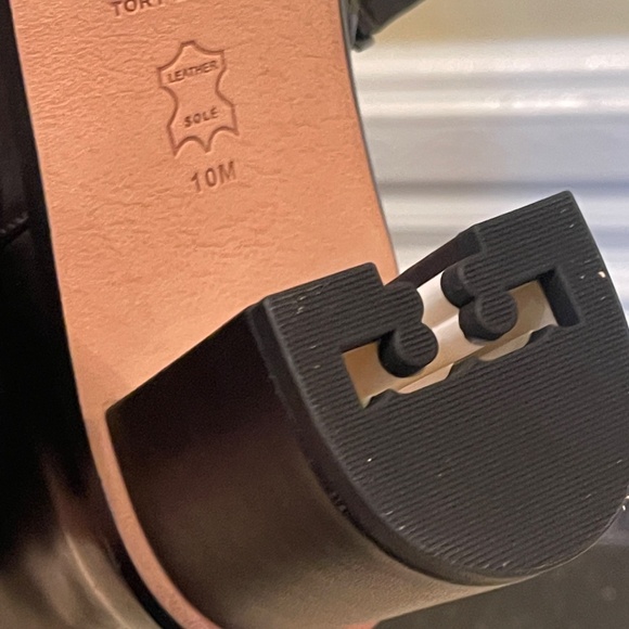 New Tory Burch stamped heel zip bootie - Picture 4 of 9